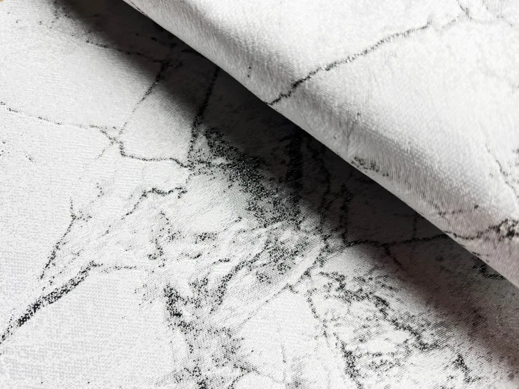 YUI024 (white & black)
