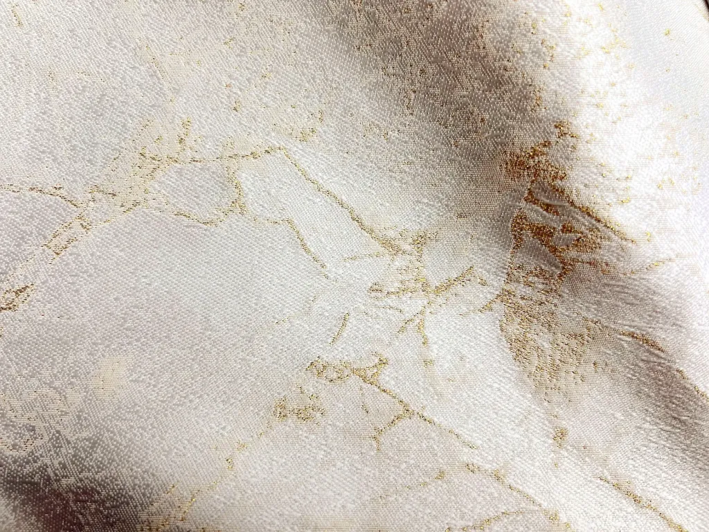 YUI024 (white & gold)